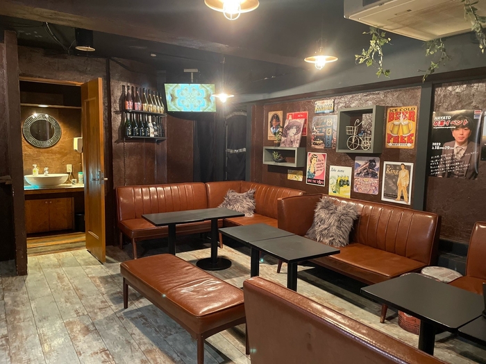 広くて明るい店内