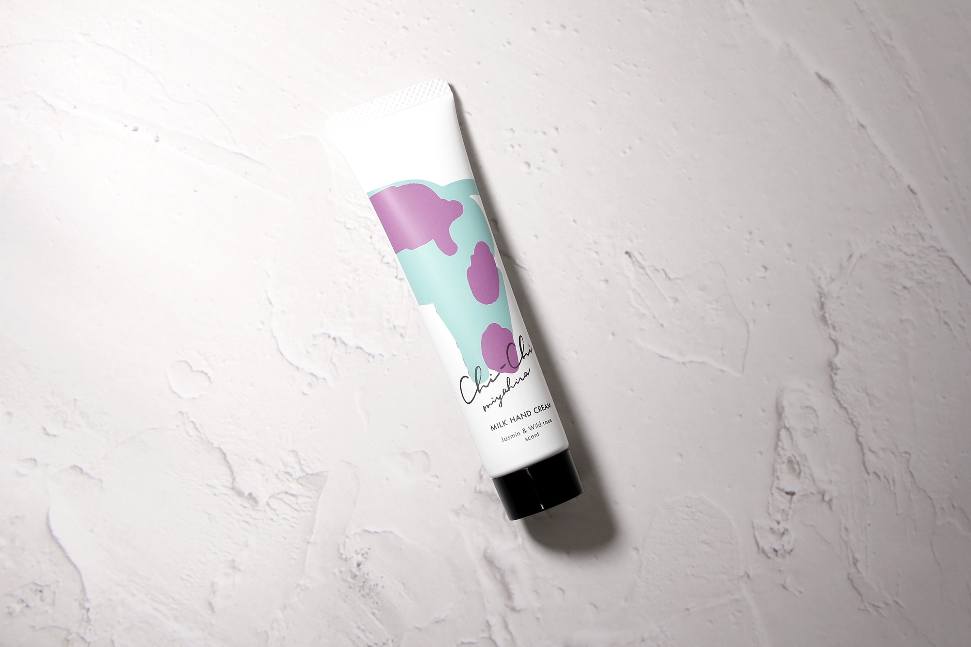 沖縄の宮平牛乳から生まれた、華やかフローラルな新作ハンドクリームのオンライン販売が始まります