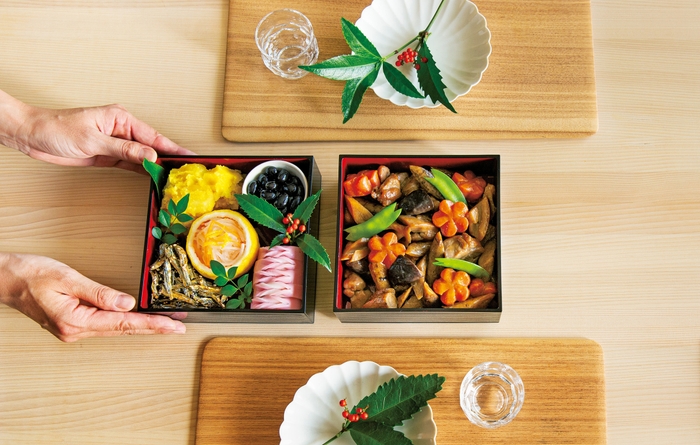 食べきり量のおせちをきれいに詰めるには、5寸の重箱(約15cm四方)がおすすめ