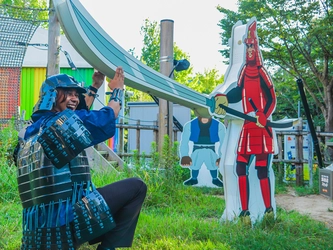 ニジゲンノモリ「クレヨンしんちゃんアドベンチャーパーク」 『クレヨンしんちゃんサムライアドベンチャー in Summer』 2025年7月5日（土）～8月31日（日）期間限定で開催