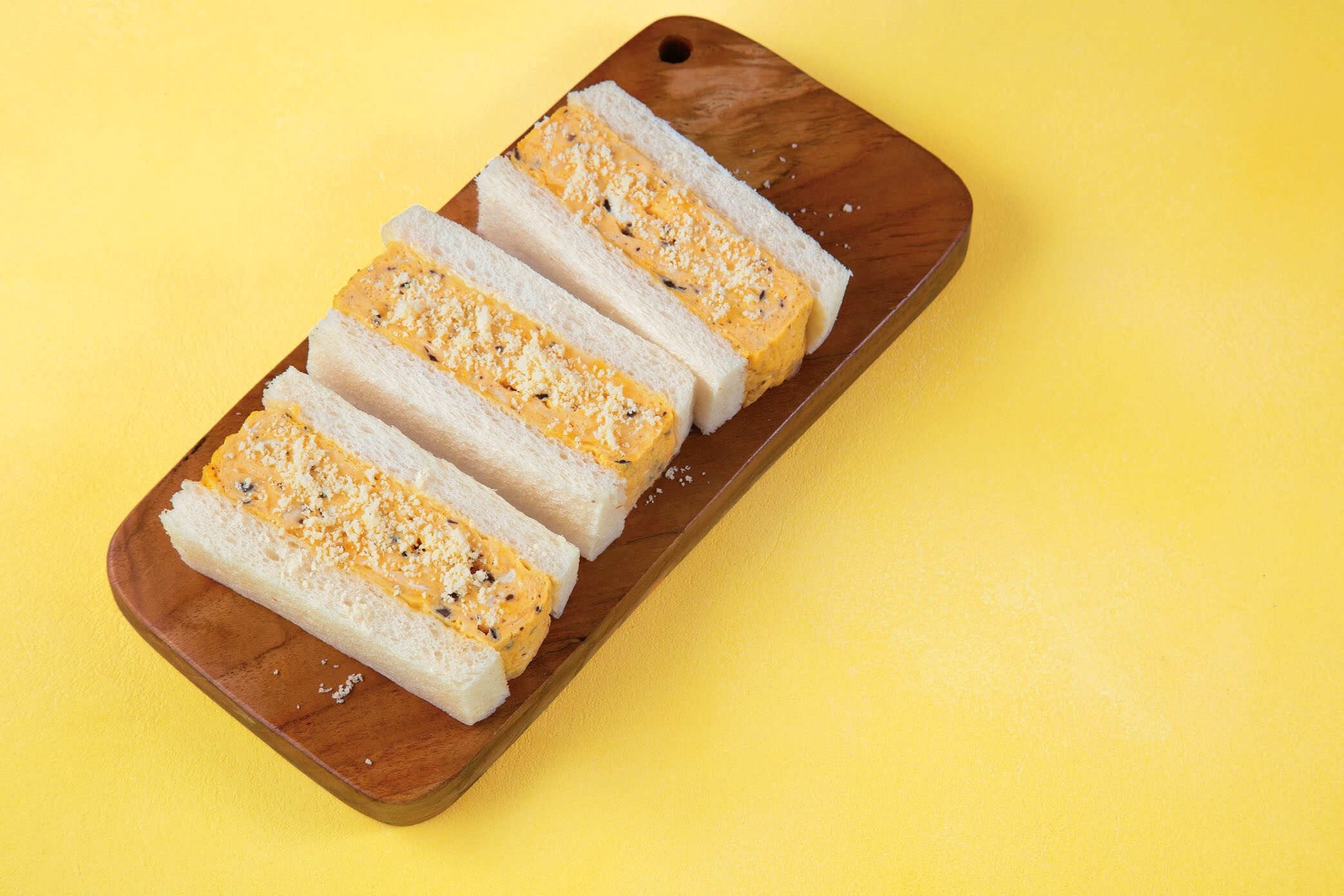 【kakko】「厚焼たまごサンド(黒トリュフ&チーズ)」