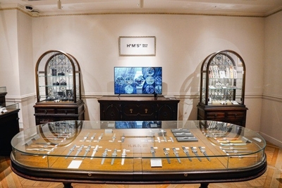 H°M'S" WatchStore 大阪