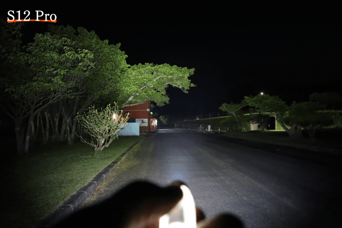 周囲を一瞬で照らします。