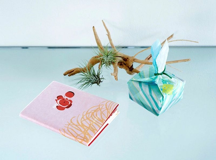 グラシンペーパーのラッピングやブックカバー(海の絵柄)