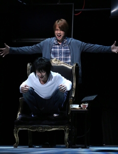 「デスノート THE MUSICAL 浦井健治×小池徹平」©大場つぐみ・小畑健／集英社