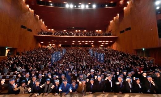 M-1王者　霜降り明星が、就活生にエネルギー注入！　就職活動決起大会を開催