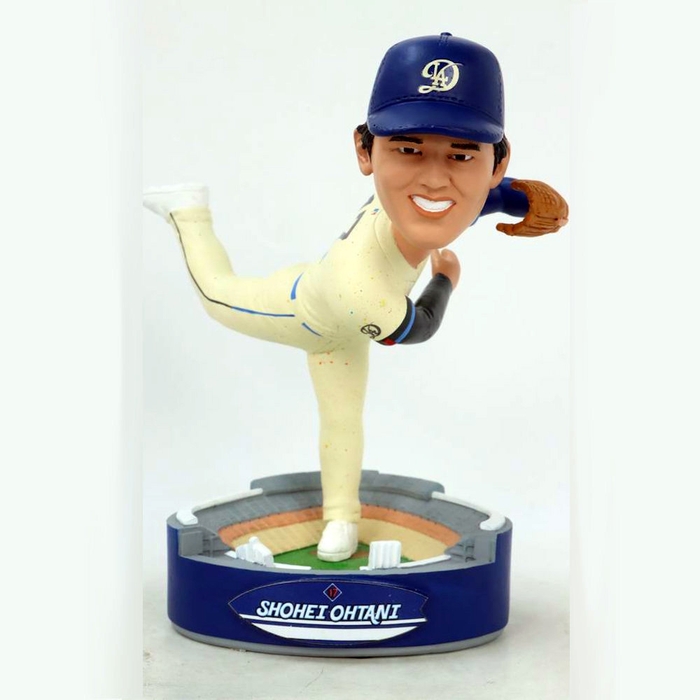 【正面】SHOHEI OHTANI - MLB公式 Rising Again:Pitcher's Return / ドジャース球場台座付 / 世界限定
