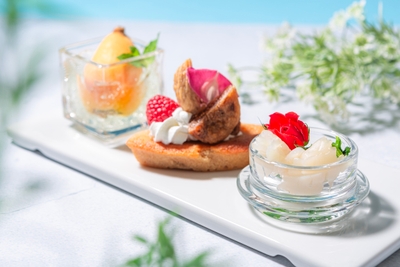 左から、「枇杷のコンポート」、「無花果のフィナンシェ」 「スルメイカのセビーチェ」