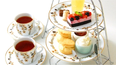 130年前の植物画を美濃焼の器に。スコーン専門店famfamがおうちで楽しむアフタヌーンティーセットを提案