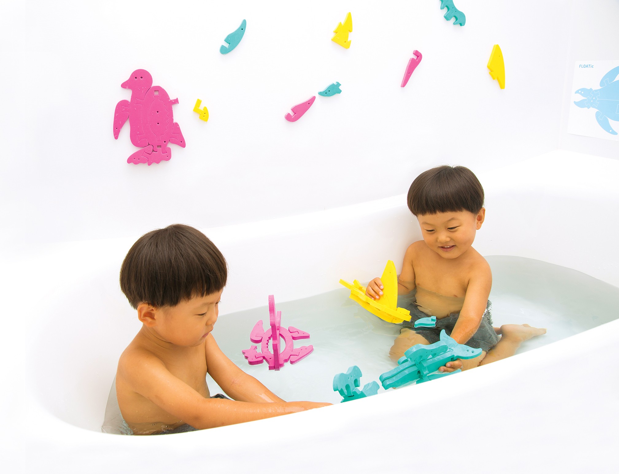 2D⇔3Dにトランスフォームする新感覚お風呂パズル！ 知育玩具「FLOATic