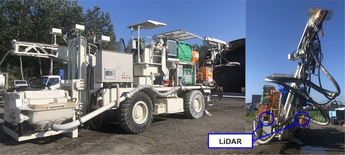 写真1:自動化改造した吹付け機(左:側面図、右:正面図)