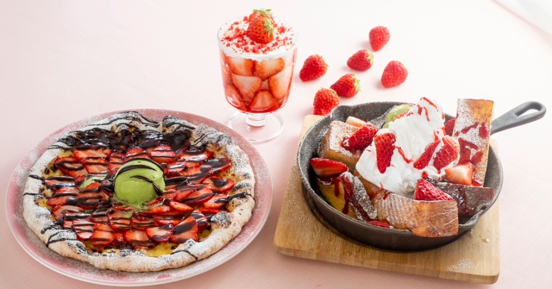 ▲季節のいちごピザ(左)、季節のいちごパフェ(中央)、季節のいちごフレンチトースト(右)
