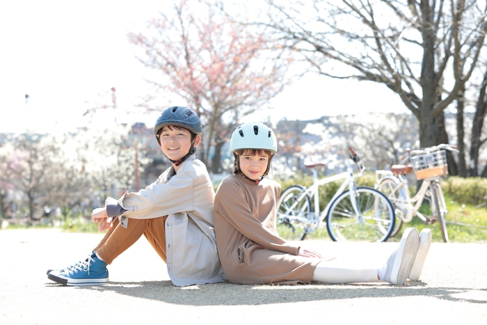 左:AILE 56-58(マットスペースブラック)、右:AILE 54-56(マットヘリンボーンミント)