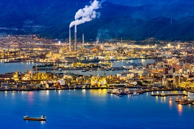 太華山から望む周南工場夜景。市街地との近さがよくわかります。