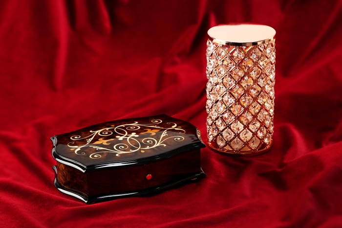 商品名はシャンデリアを意味する『LUSTRE リュストゥル』