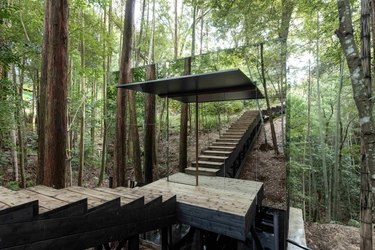 佐賀県武雄市にある「奥武雄温泉 風の森」に新しく 宿泊者専用のプライベートサウナ「カガミノサウナ」を新設　 ～360度に広がる森の絶景で至福のひとときを～