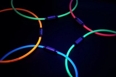 磁気と鉱石でリカバリー効果を演出する磁気ネックレス 「CO & RUNNER」より新色ネオンカラーが登場！