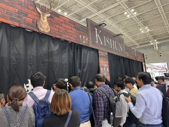 国内外から12,347名が来場した『秋の国際宝飾展2023』に出展 過去最大となる４００点以上のパールネックレスを出品した「真珠祭」を開催 連日ショーケース前のスペースが埋まるほどの盛り上がりに