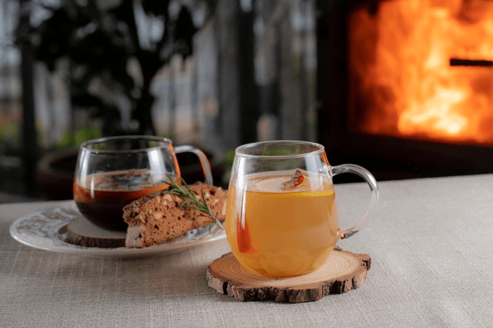 ▲自家製ほっとジンジャー(左)と自家製ほっとスパイシーレモネード(右)