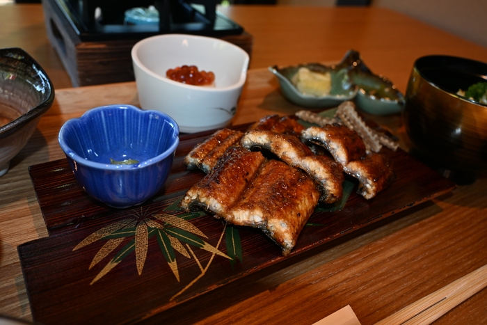 炭火でじっくりと焼き上げた御膳の鰻