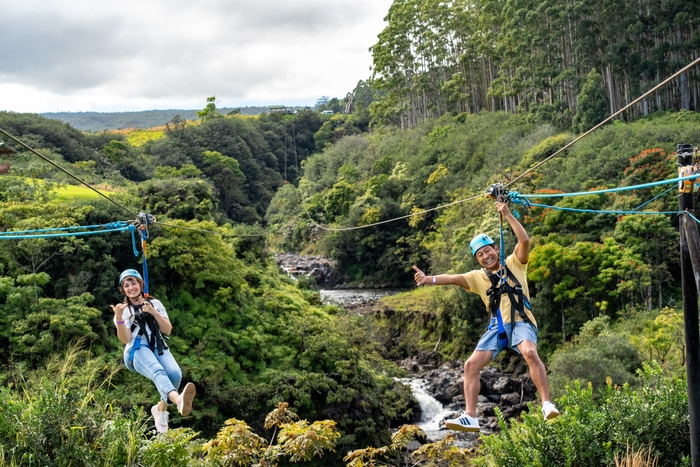 (左から)サーシャ、内野亮