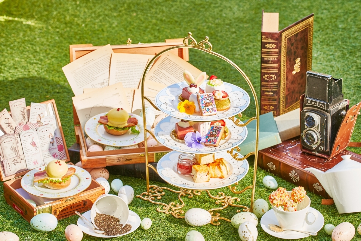『アリスのフラワーアフタヌーンティー』イートイン&テイクアウト販売!“不思議の国のアリス”の世界で楽しむ、春のフラワーティーパーティー