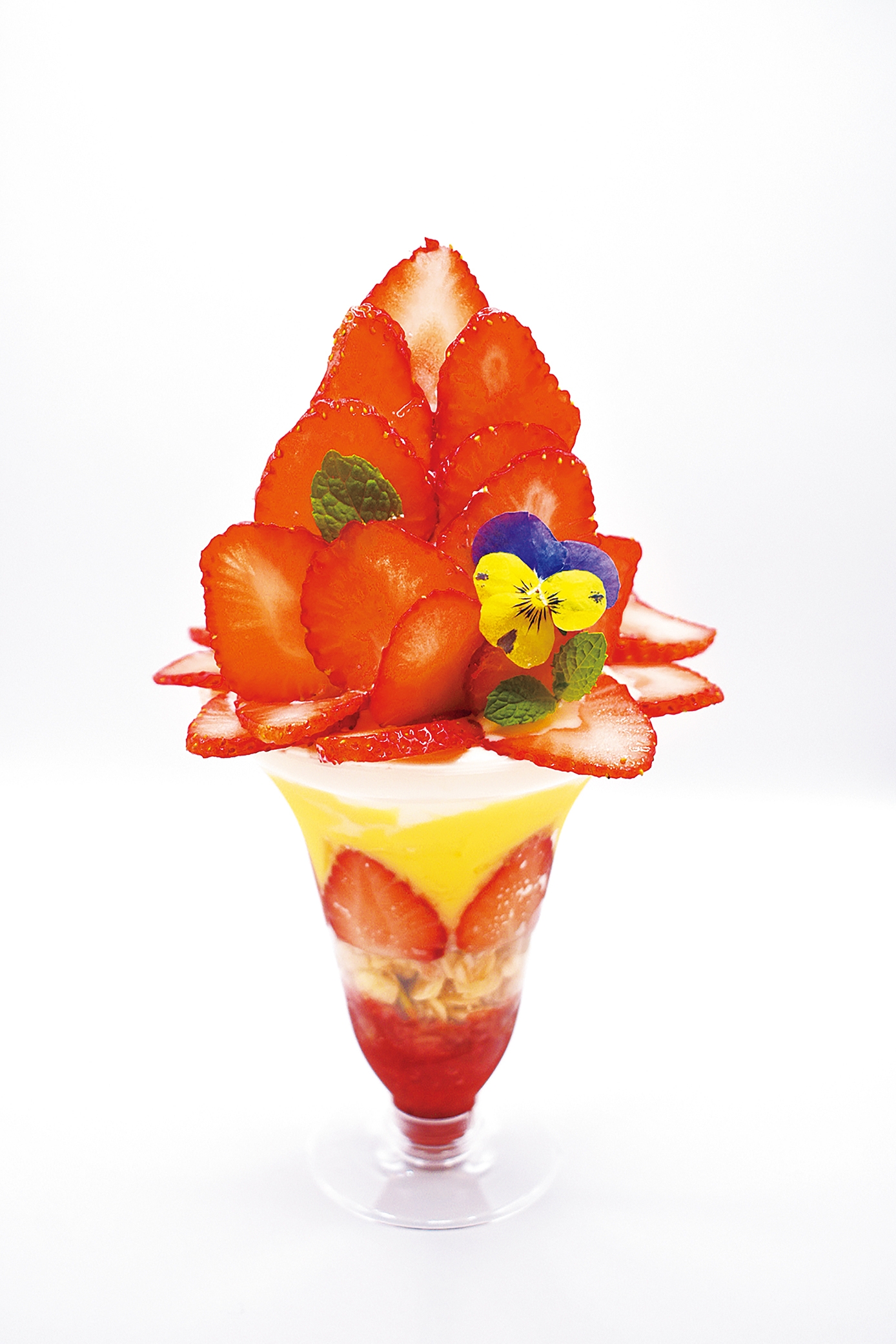 【ヴィクトリアン カフェ】宮城・初夏のイチゴ畑パフェ