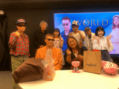 前列左からGOD、SIZUKU、後列左からMANA、藤倉親宏、夏風巫和人、JYUN、藤田進、AILA
