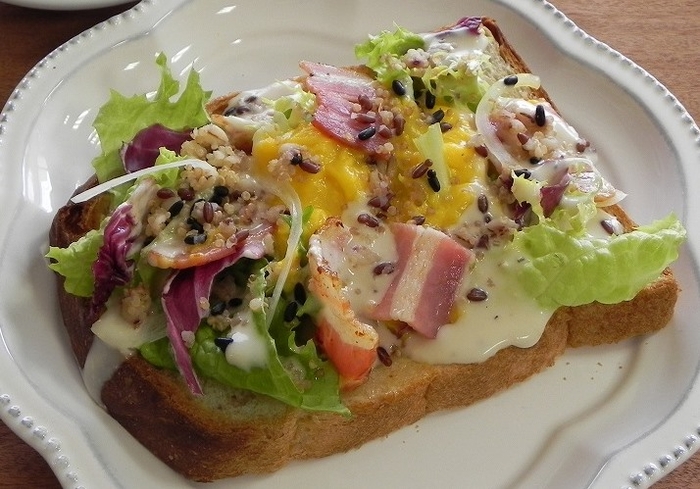 ベーコン&スクランブルエッグのサラぱん