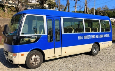 寄贈されるマイクロバス