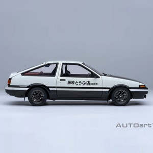 1/18スケール トヨタ スプリンター トレノ (AE86) 「頭文字D」（C）しげの秀一／講談社