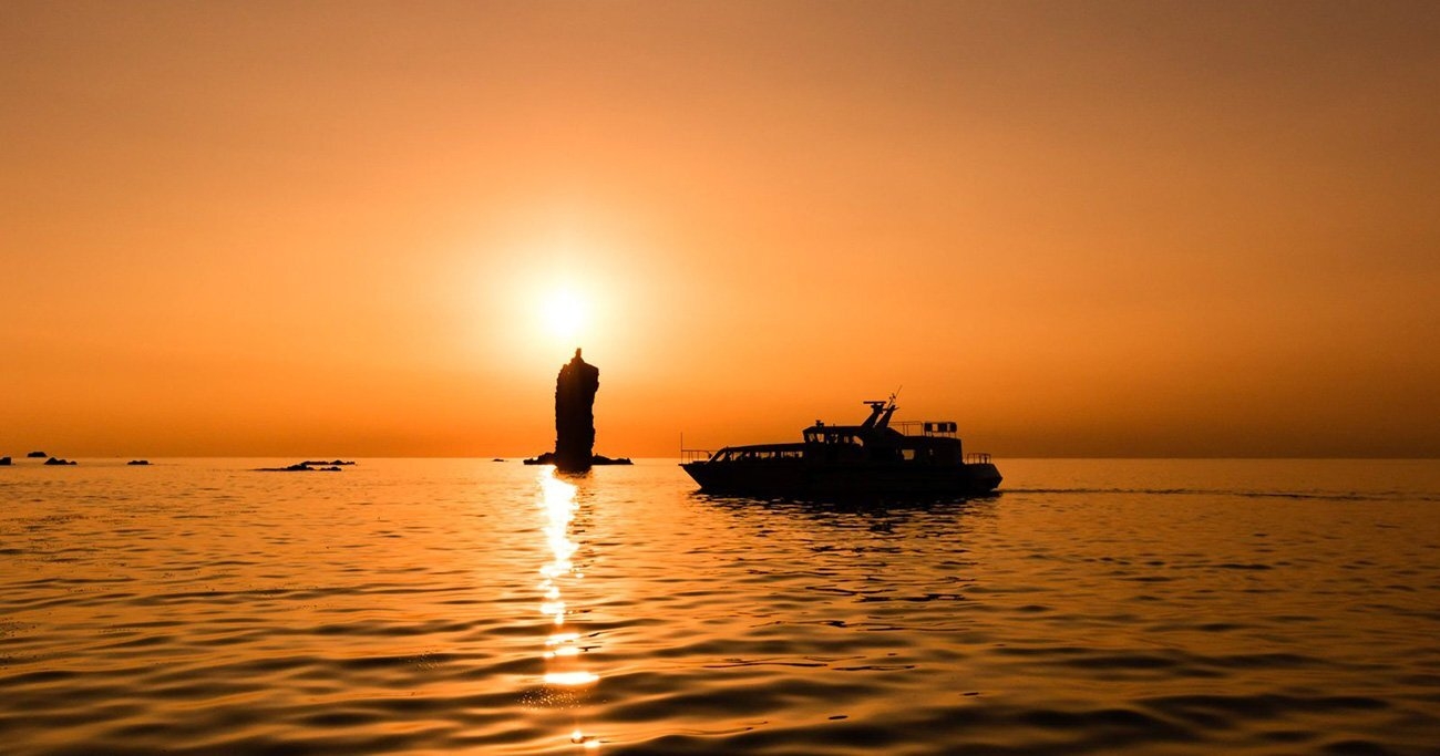 自然が作り出した神秘の光景「ローソク島」