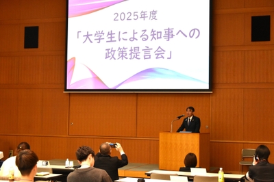 冒頭で挨拶する大村知事