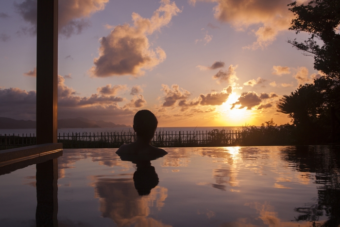 海と空、そして湯が一体となるインフィニティ露天風呂 ※男女入替制