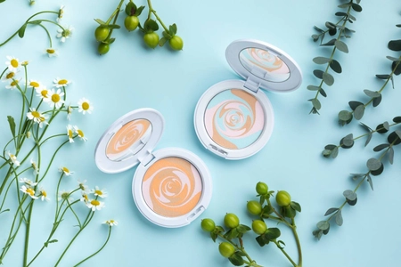 元美容部員が開発、あなたの肌にとって本当に必要なコスメをお届けする『クインス』より、 人気のフェイスパウダーに新色が新登場