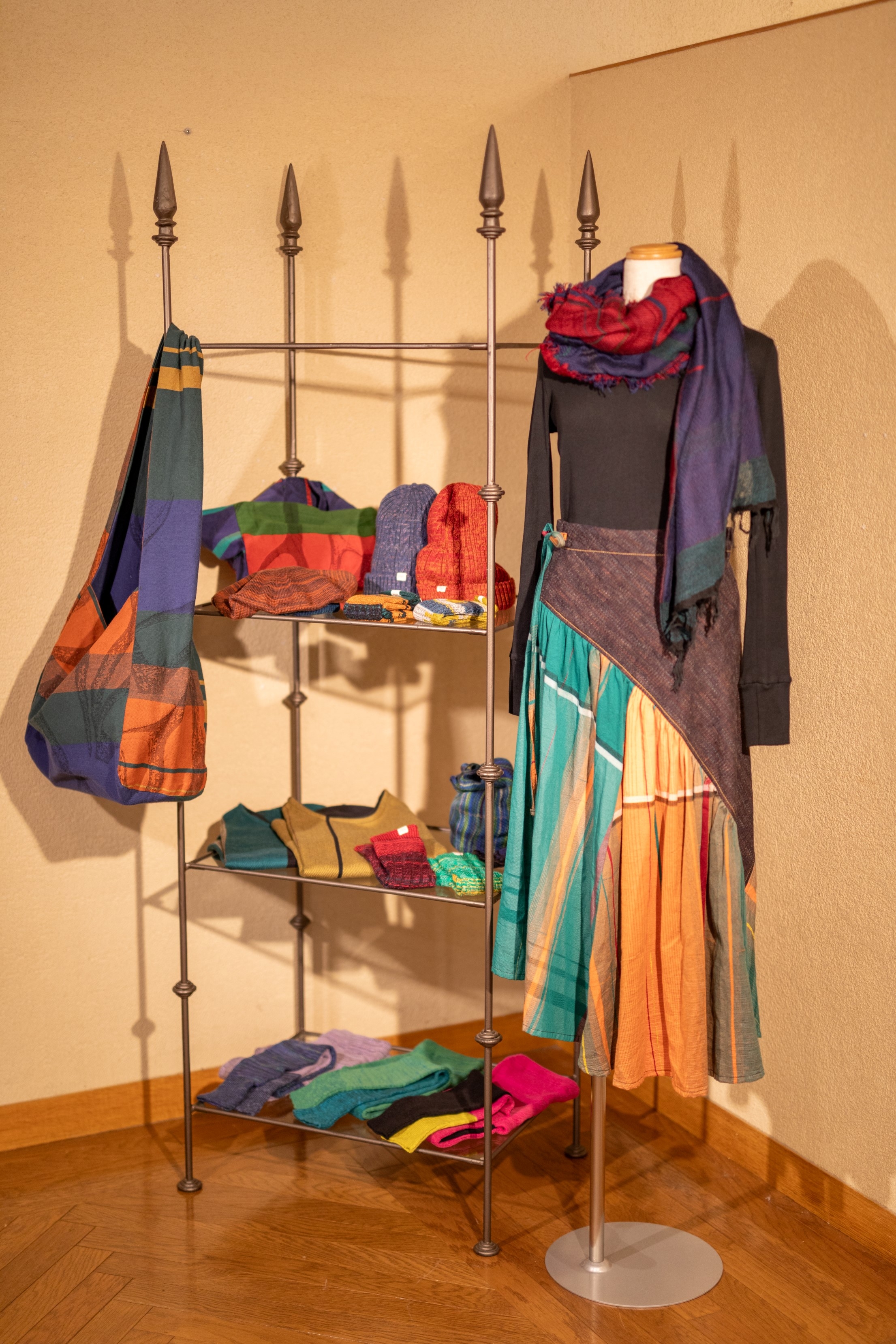 松島・藤田喬平ガラス美術館にて「tamaki niime 2024 秋冬」POP UPを10月4日(金)~11月4日(月・祝)開催