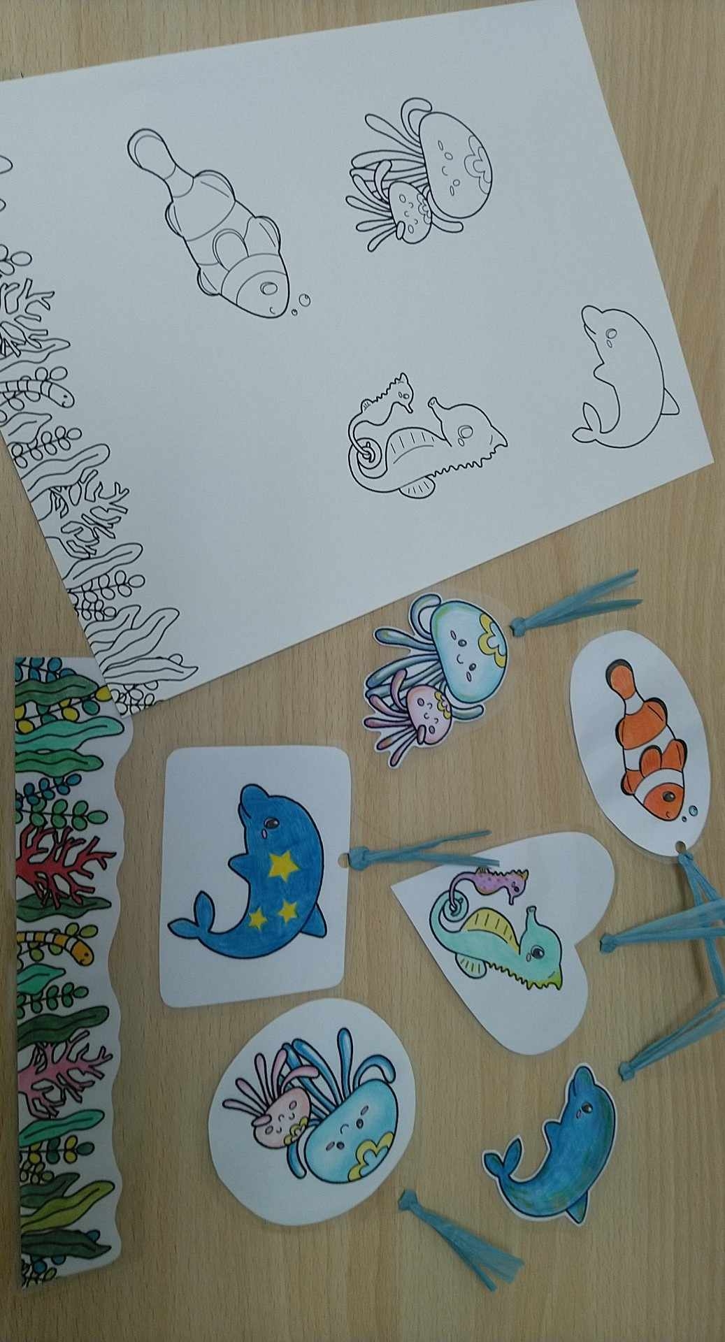 しおり用紙(左)としおりサンプル(右)