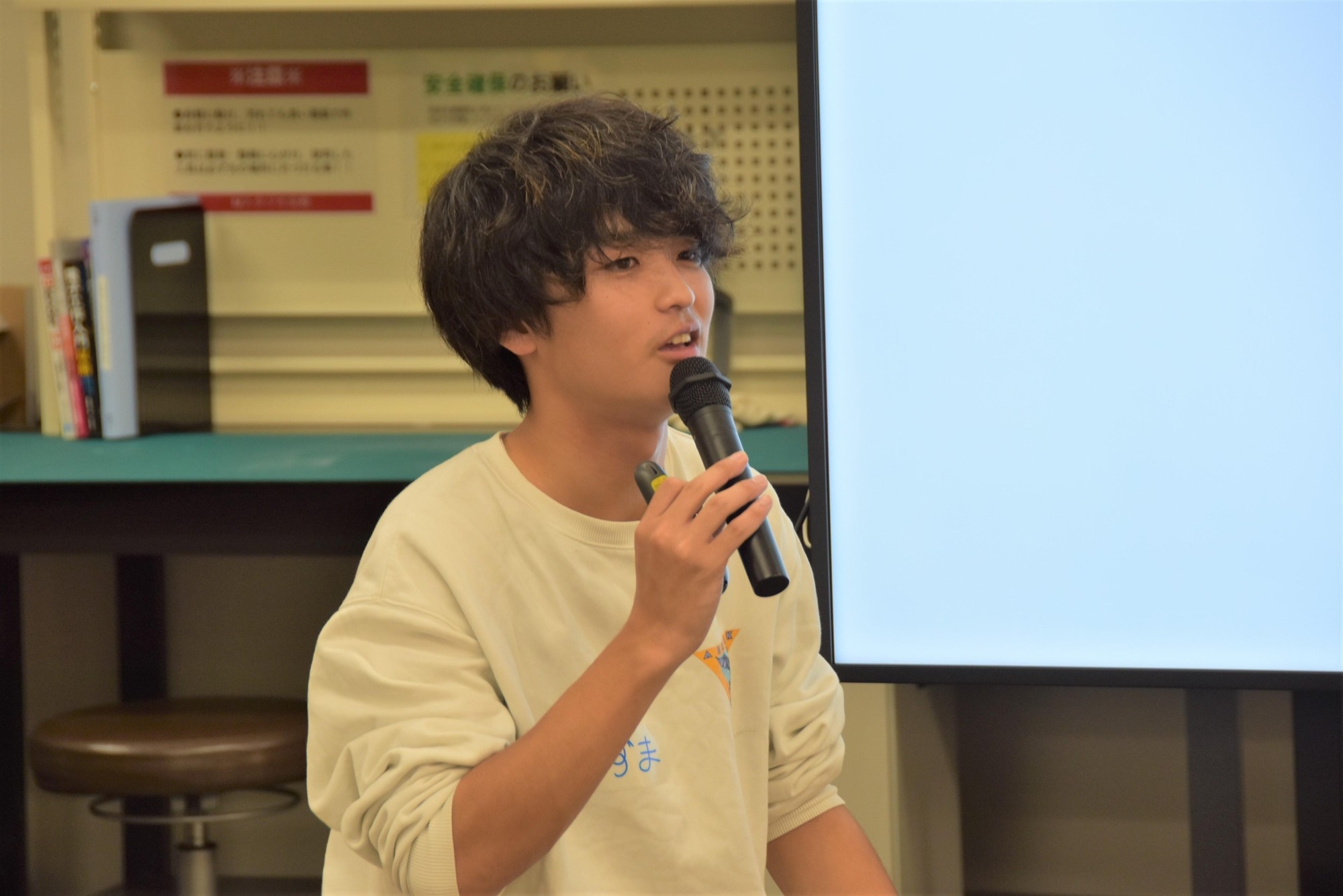 ファシリテーターを務めた川島一馬さん(経営学部2年)