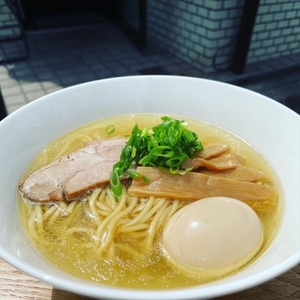 塩らぁめん　味玉のせ 