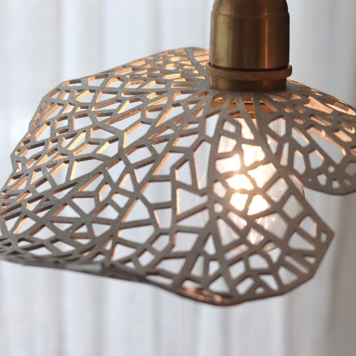 錫のペンダントライト　葉3