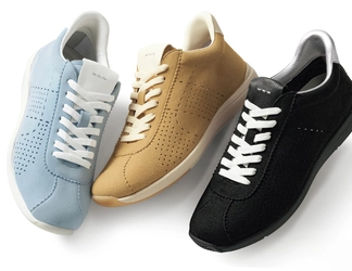 外反母趾にもやさしい靴「fitfit／フィットフィット」 トレンドのフラットスニーカーのデメリットである 「クッション性の低さ」と「幅の狭さ」を解消　 大人世代にやさしいソフトフラットスニーカーを販売開始