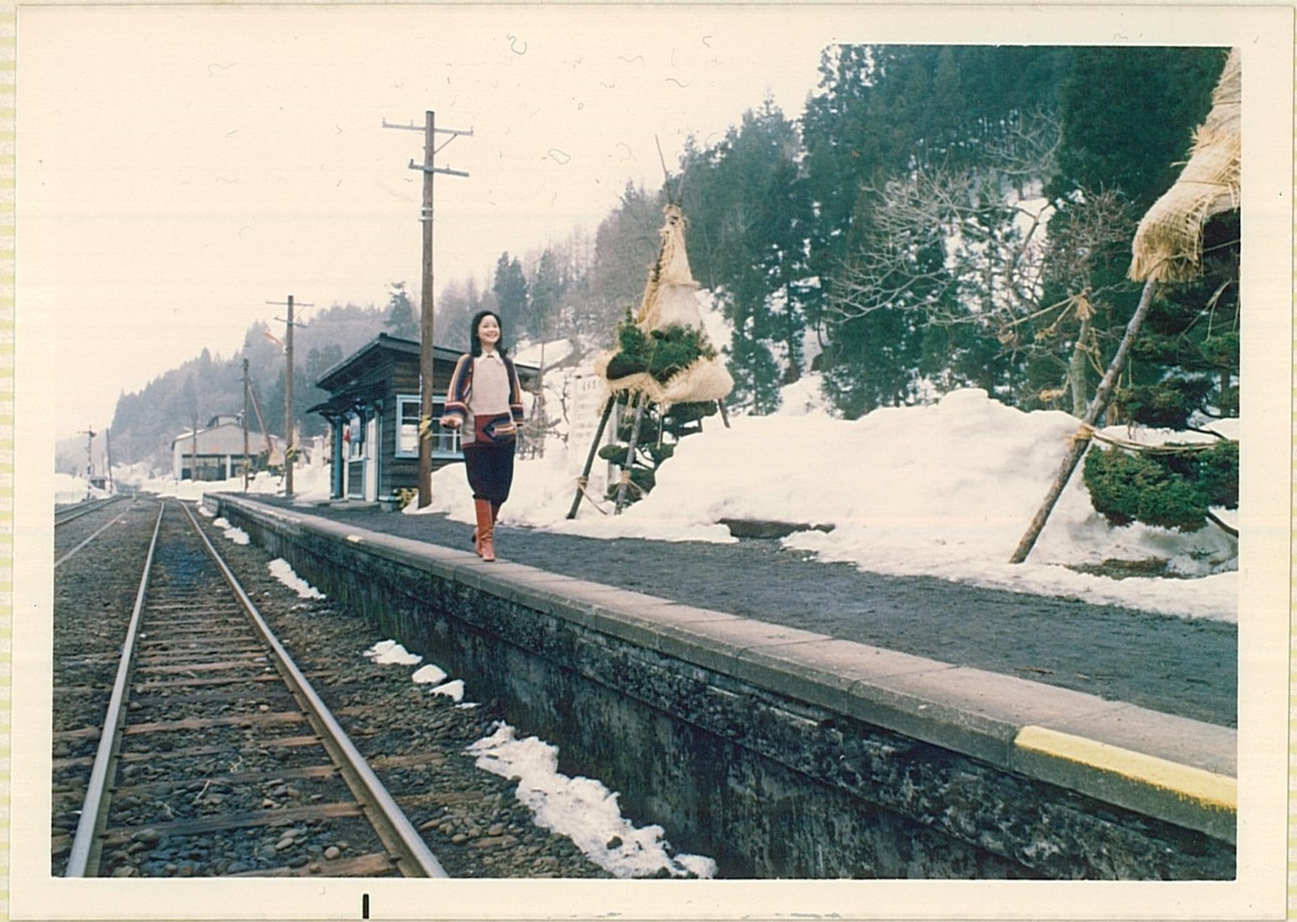 宮下駅に立つテレサ