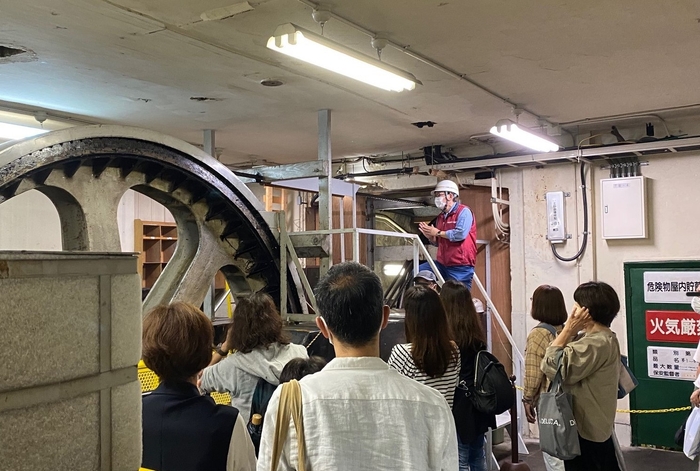 ▲ケーブルバックヤード(巻上室)見学