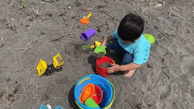 砂場セットなどのおもちゃも