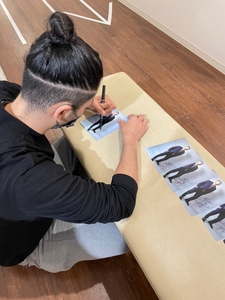 受賞者プレゼントのイメージ②(受賞作品に写っている選手１名のサインを入れます)