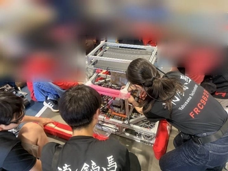 STEM 教育の普及を目指す中高生団体が国際ロボコンに挑戦