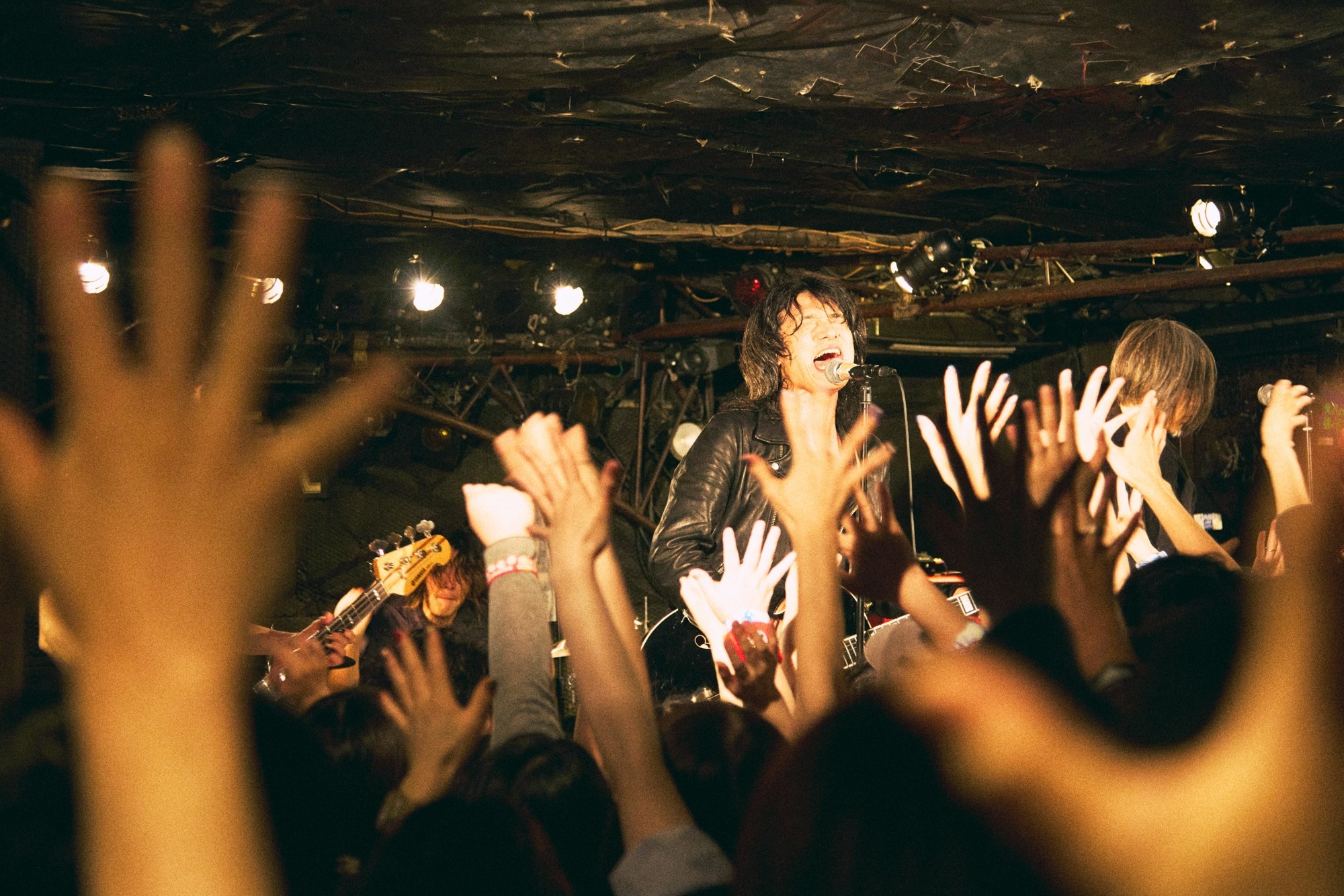 a flood of circle、初武道館翌日に古巣下北沢SHELTERで灼熱のワンマン敢行