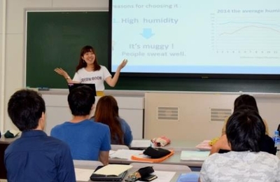 プレゼンテーションを学ぶ授業の様子