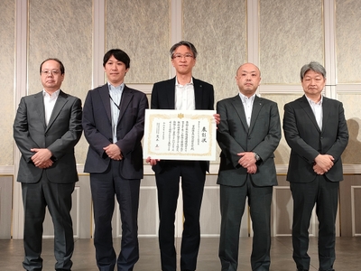 7inAs8bgaAiWAlbA5Z17.jpg?w=940&h=940