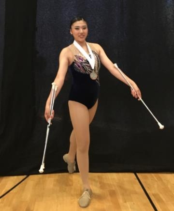 バトン部日本代表選手が飯塚市長を表敬訪問 熊本夏希 選手(1年生)が世界大会 銅メダル受賞報告